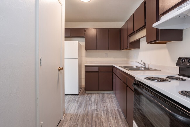 The Lowell Apartments in Tucson, AZ - Building Photo - Interior Photo