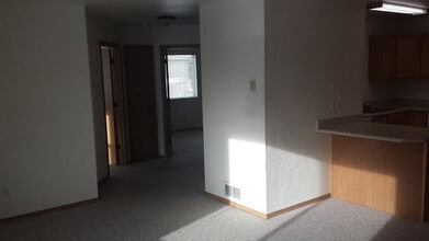 45 Appleway Dr in Kalispell, MT - Foto de edificio - Building Photo