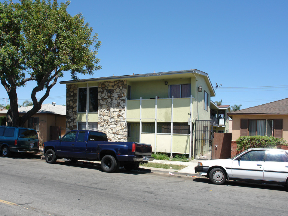 1904 Pine Ave in Long Beach, CA - Building Photo