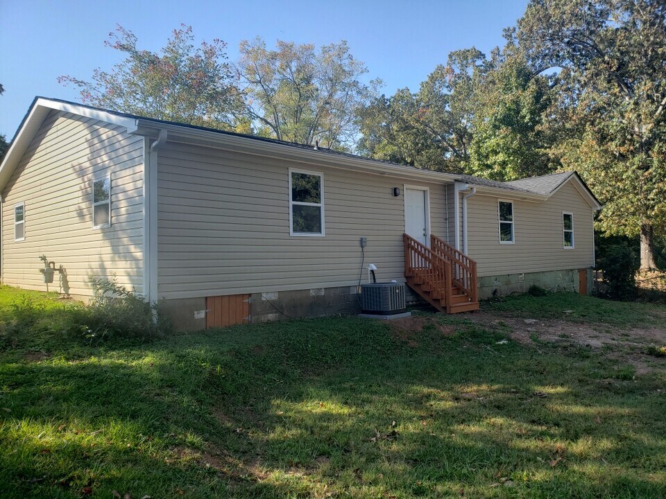 8 Hammett Rd in Taylors, SC - Building Photo