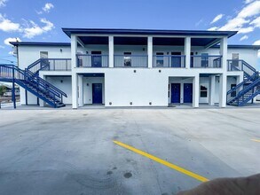615 E Lane St in Laredo, TX - Building Photo - Building Photo