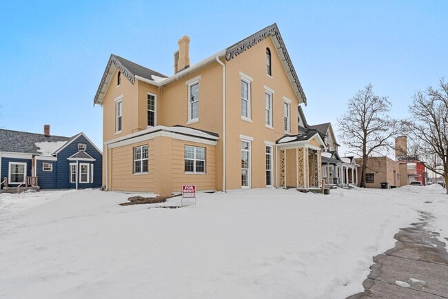 property at 621 E Main St