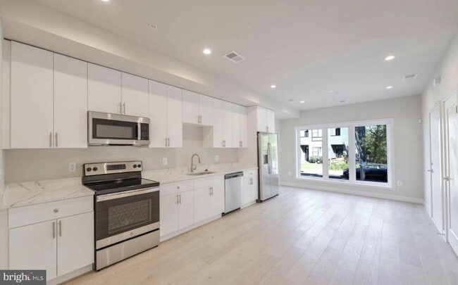 2536 Elvans Rd SE in Washington, DC - Foto de edificio - Building Photo