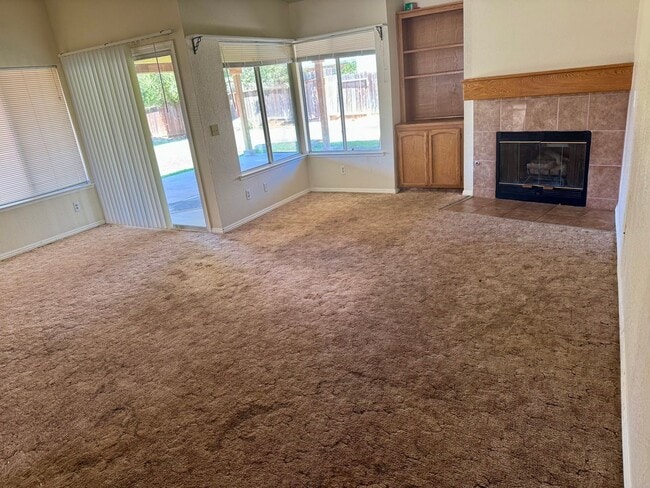1899 Rogina Ct in Merced, CA - Building Photo - Building Photo