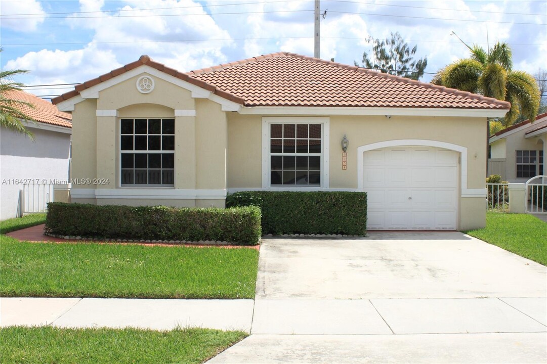 5058 SW 148th Terrace in Davie, FL - Building Photo