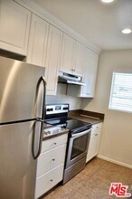 1821 S Bentley Ave-Unit -303 in Los Angeles, CA - Foto de edificio - Building Photo