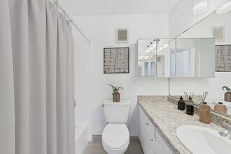 15 Catamaran Street in Venice, CA - Building Photo - Building Photo