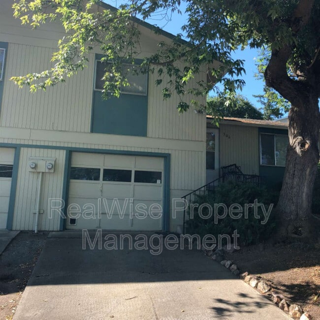 306 Catalina Dr in Ashland, OR - Building Photo - Building Photo