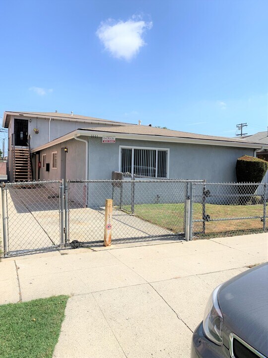 1111 E Robidoux St in Los Angeles, CA - Building Photo