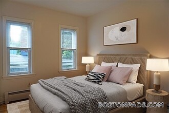 250 River St in Waltham, MA - Building Photo - Building Photo