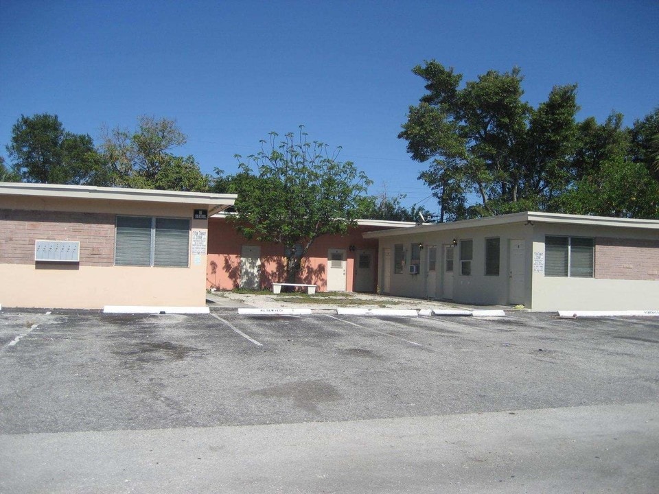 436 NW 15th Way in Fort Lauderdale, FL - Building Photo