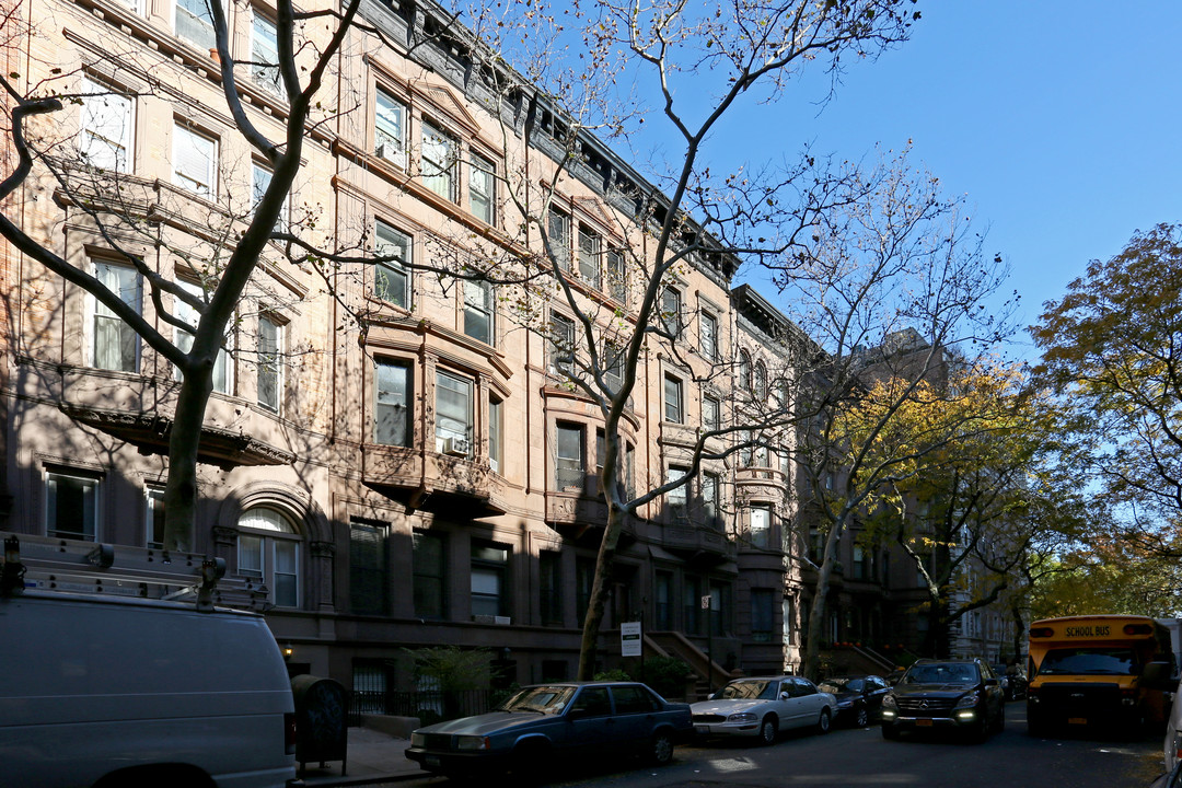 21 W 89th St in New York, NY - Building Photo