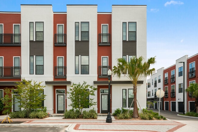 Mirrorton Apartments in Lakeland, FL - Foto de edificio - Building Photo