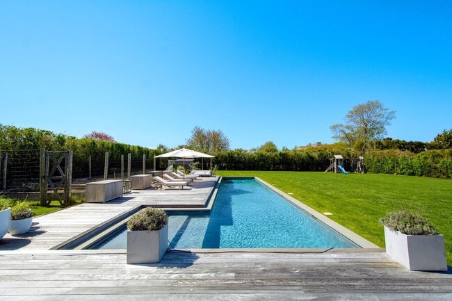 811 Halsey Ln in Bridgehampton, NY - Building Photo - Building Photo