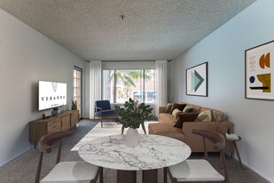 Veranda La Jolla Apartments