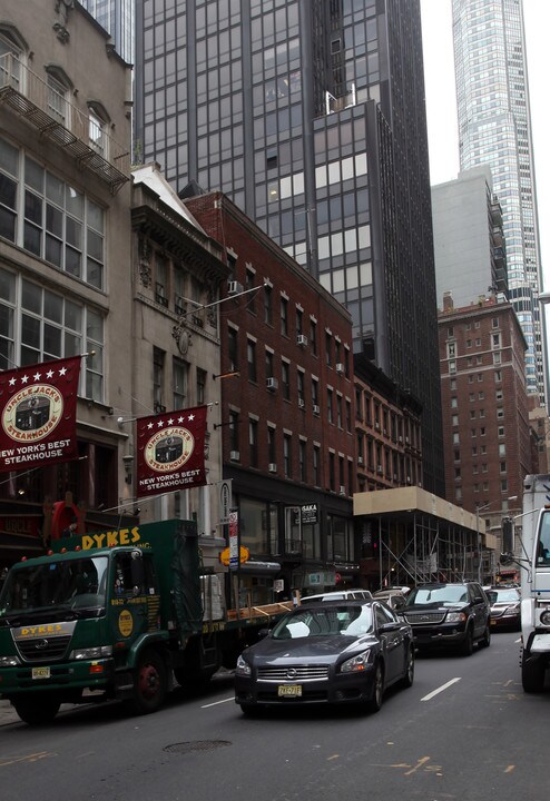 48-52 W 56th St in New York, NY - Foto de edificio