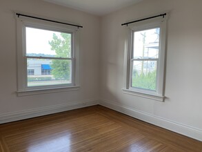 2329 Park Ave, Unit 2 in Norwood, OH - Foto de edificio - Building Photo