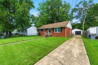206 Cynthia Dr in Hampton, VA - Foto de edificio - Building Photo