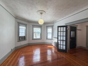 27 Gilman Ter, Unit 1 in Somerville, MA - Building Photo - Building Photo