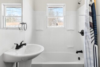 3310 E 9th St, Unit 3310 E 9th in Indianapolis, IN - Building Photo - Building Photo