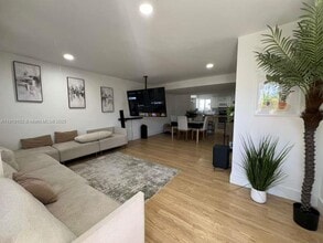 1480 NE 151st St in Miami, FL - Building Photo - Building Photo