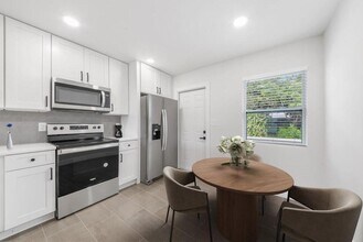 823 NW 30th Ct in Wilton Manors, FL - Building Photo - Building Photo
