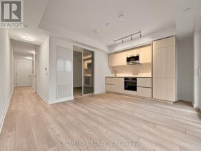 120 Broadway Ave in Toronto, ON - Building Photo - Building Photo