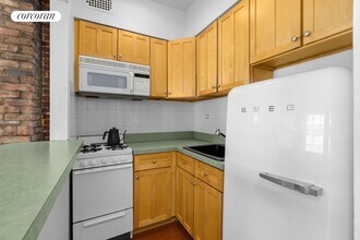 326 W 22nd St in New York, NY - Building Photo - Building Photo