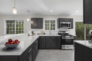 Crown Court in Basking Ridge, NJ - Building Photo