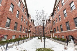 2700 N Spaulding Ave, Unit 2706-1GG in Chicago, IL - Building Photo
