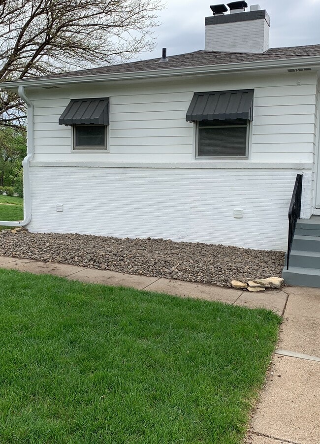 property at 1605 S 95th St