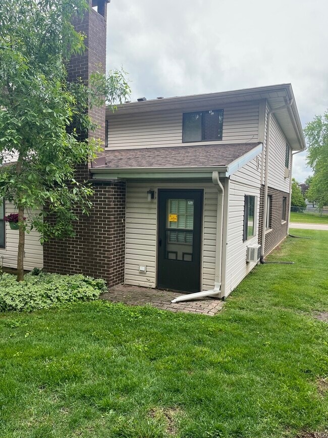 802 Warner St in Hampshire, IL - Building Photo - Building Photo