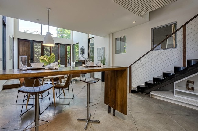 414 Venice Way in Los Angeles, CA - Foto de edificio - Building Photo