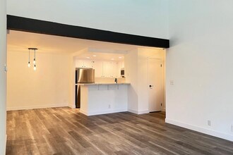 15511 Sherman Way in Los Angeles, CA - Building Photo - Building Photo