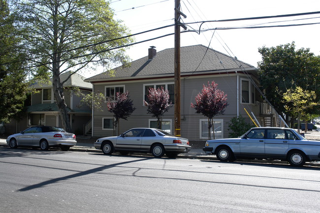 203-207 Stambaugh St in Redwood City, CA - Building Photo - Building Photo