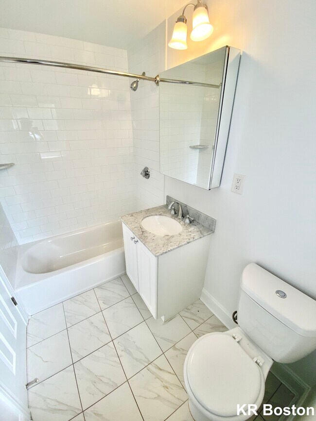 270 Independence Dr in Boston College, MA - Foto de edificio - Building Photo