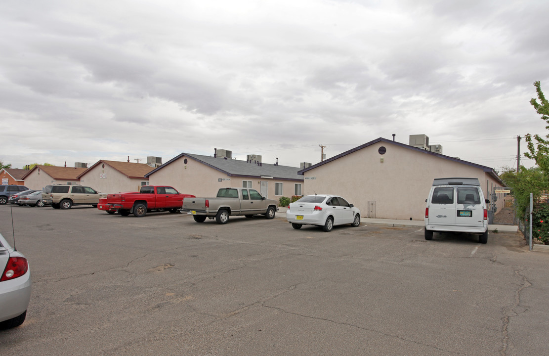 4201 Atrisco Dr NW in Albuquerque, NM - Building Photo