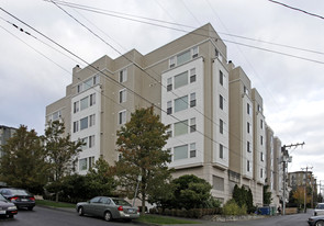 Alderview - 300 11th Ave in Seattle, WA - Building Photo