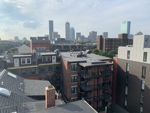 656 Massachusetts Ave, Unit 6 in Boston, MA - Foto de edificio - Building Photo