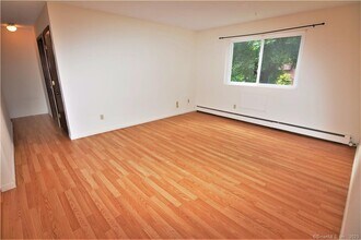 185 Scott Rd in Waterbury, CT - Building Photo - Building Photo