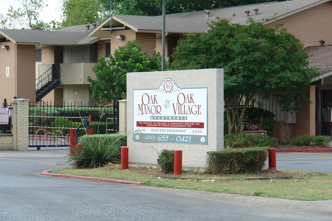 Oak Manor in San Antonio, TX - Building Photo - Building Photo