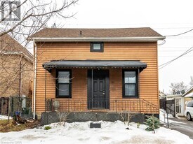 30 Elm St in St Catharines, ON - Building Photo