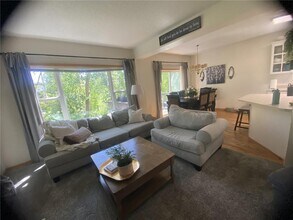 9524 Zircon Ct N in Osseo, MN - Foto de edificio - Building Photo