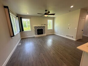 6585 Beverly Hills Cir in Wasilla, AK - Building Photo - Building Photo