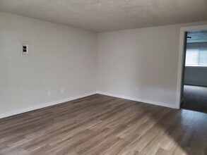 3819 12th Ave SE, Unit A in Lacey, WA - Foto de edificio - Building Photo