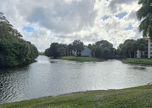 3000 NW 42nd Ave in Coconut Creek, FL - Foto de edificio - Building Photo