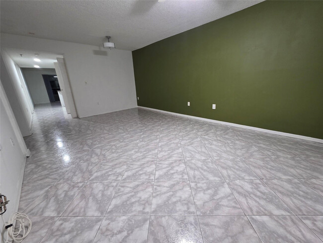 9470 Tangerine Pl in Davie, FL - Building Photo - Building Photo