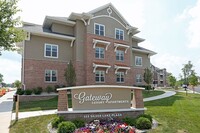 THE GATEWAY in Oconomowoc, WI - Foto de edificio - Building Photo