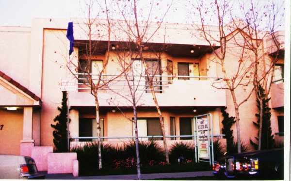 Saint Louis Apartments in Long Beach, CA - Foto de edificio - Building Photo