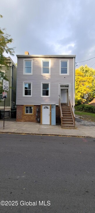 69 2nd St in Albany, NY - Building Photo